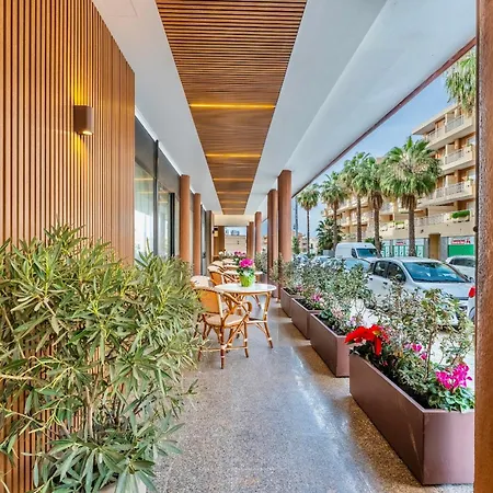 Isa - In Just 150 Mt From The 3*