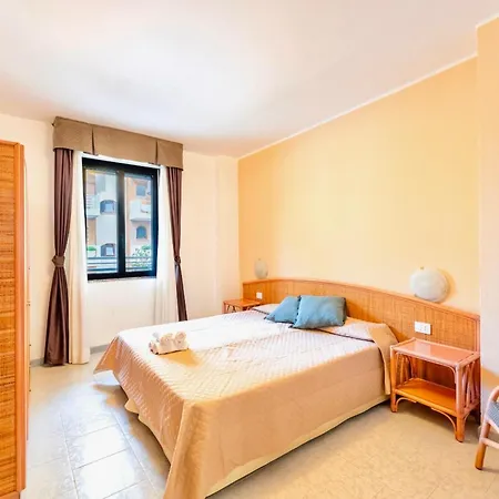Aparthotel Isa - In Just 150 Mt From The Alghero